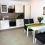 Fuerstenhof - Ferienwohnung Strandlaeufer Apartment *